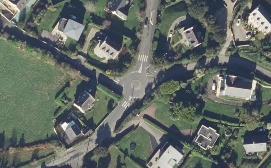Vue aérienne du Rond-point anonyme n°131634695