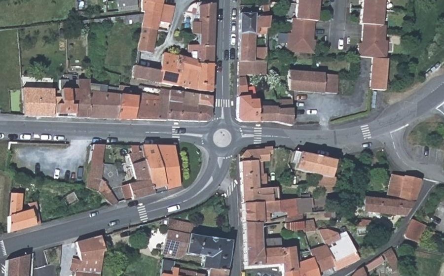 Vue aérienne du Rond-point anonyme n°1316459648