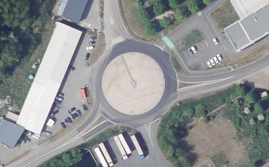 Vue aérienne du Rond-point anonyme n°131664430