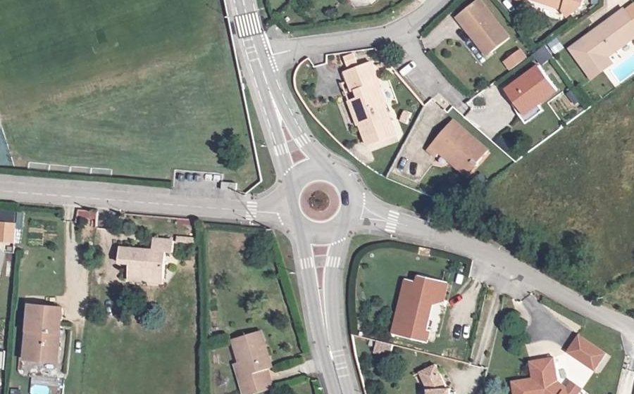 Vue aérienne du Rond-point anonyme n°131665467