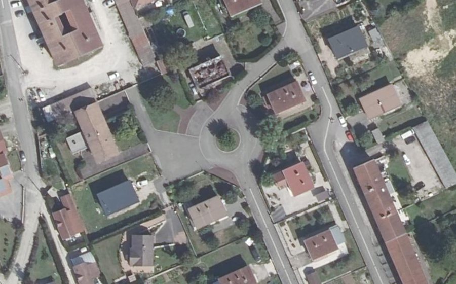 Vue aérienne du Rond-point anonyme n°131692022