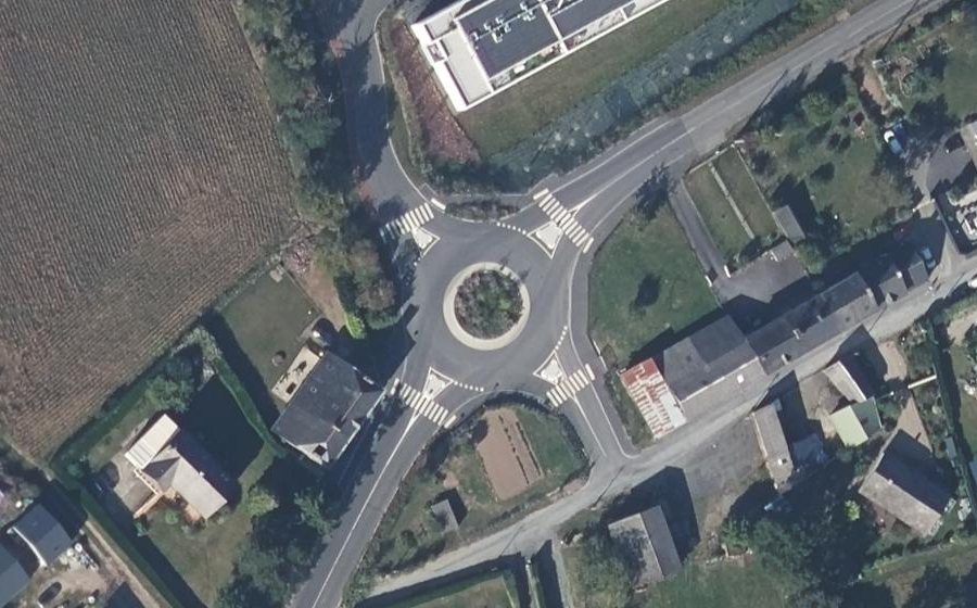 Vue aérienne du Rond-point anonyme n°1316927156