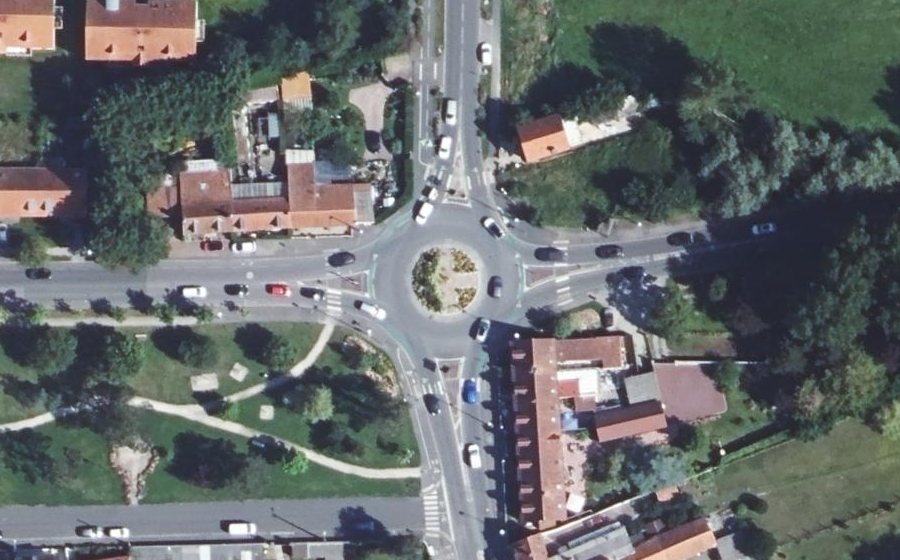 Vue aérienne du Rond-point anonyme n°1316991869