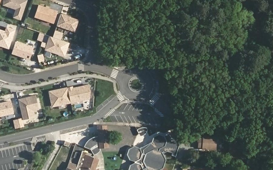 Vue aérienne du Rond-point anonyme n°131722074