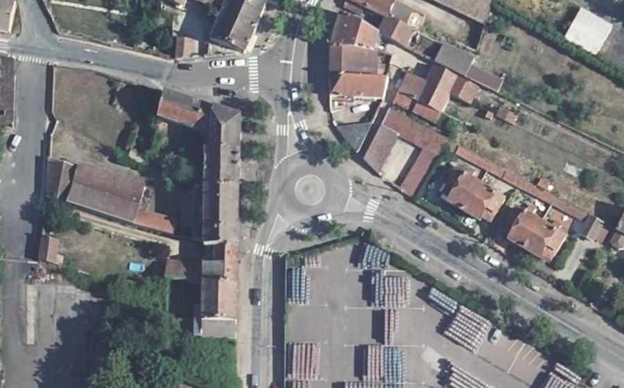 Vue aérienne du Rond-point anonyme n°131730382