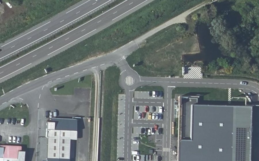 Vue aérienne du Rond-point anonyme n°1317521189