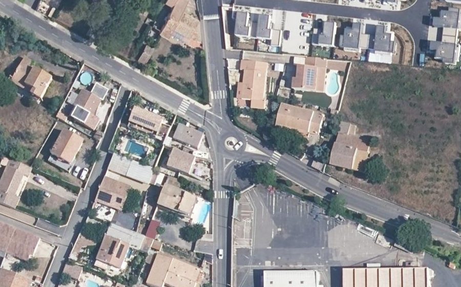 Vue aérienne du Rond-point anonyme n°1317548506