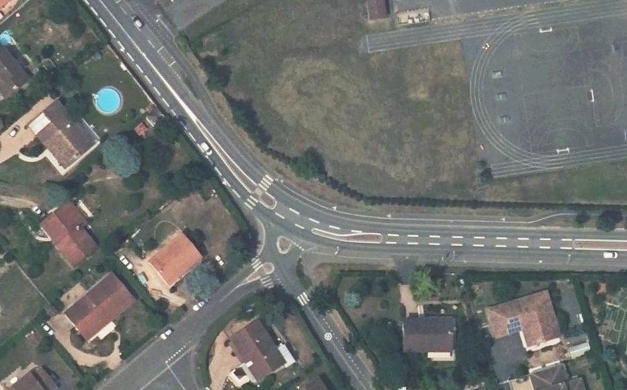 Vue aérienne du Rond-point anonyme n°1317589340