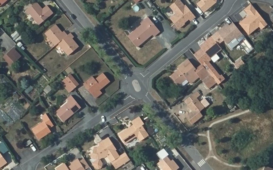 Vue aérienne du Rond-point anonyme n°1318032908