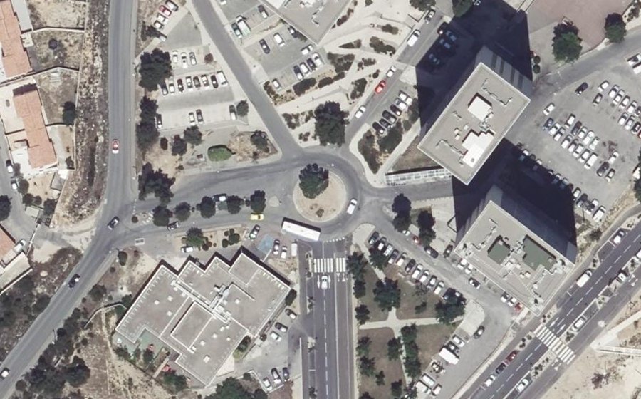 Vue aérienne du Rond-point anonyme n°131817672
