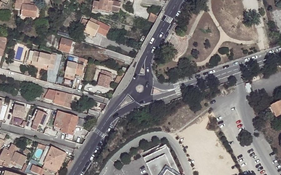 Vue aérienne du Rond-point anonyme n°131817674