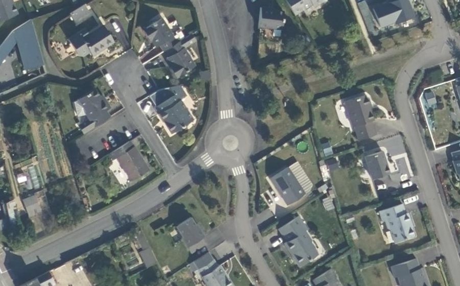 Vue aérienne du Rond-point anonyme n°1318431392