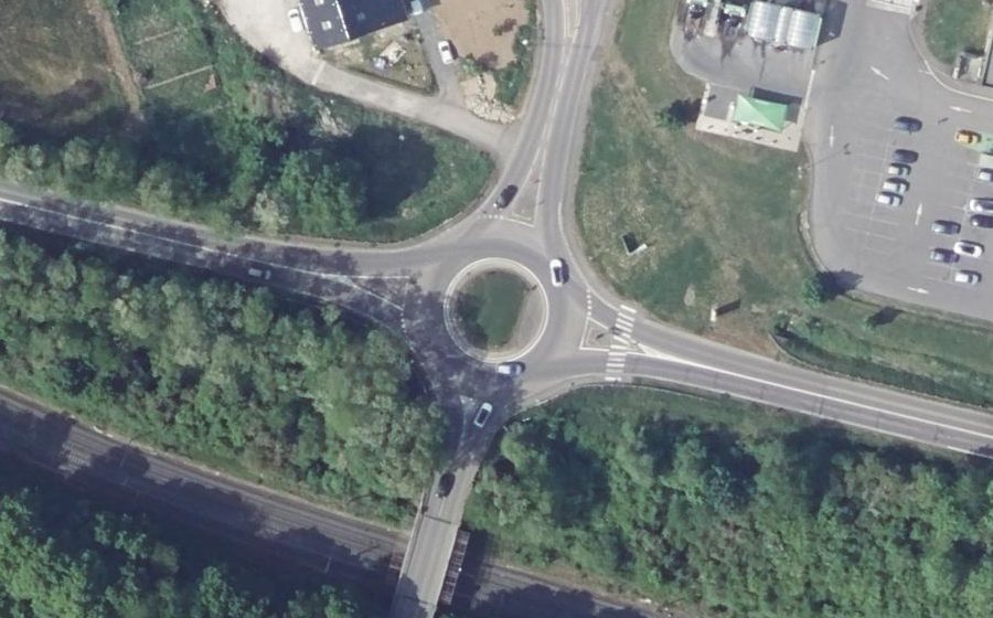 Vue aérienne du Rond-point anonyme n°131857912