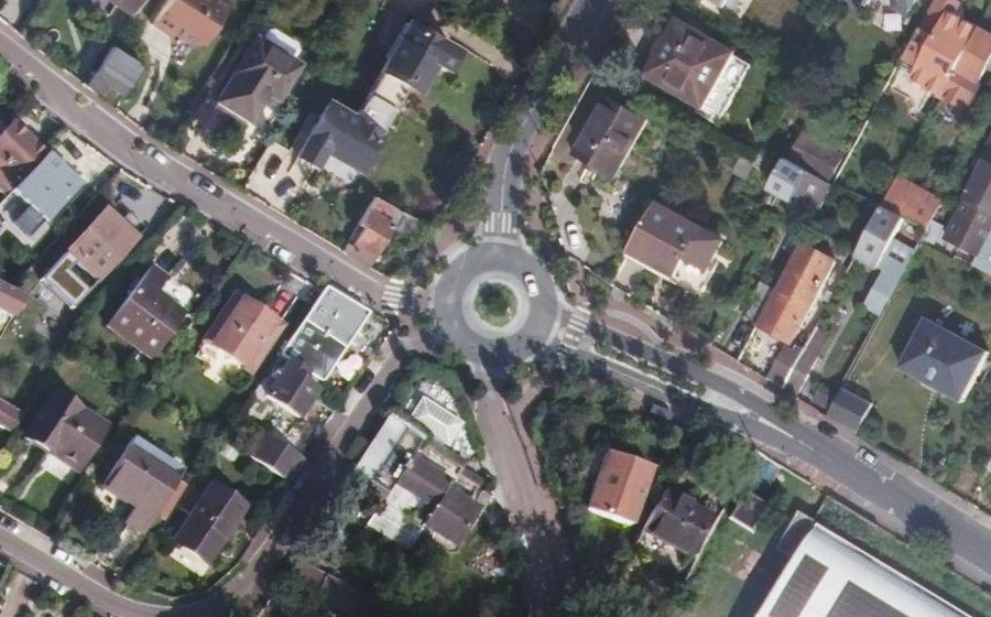 Vue aérienne du Rond-point anonyme n°131865448