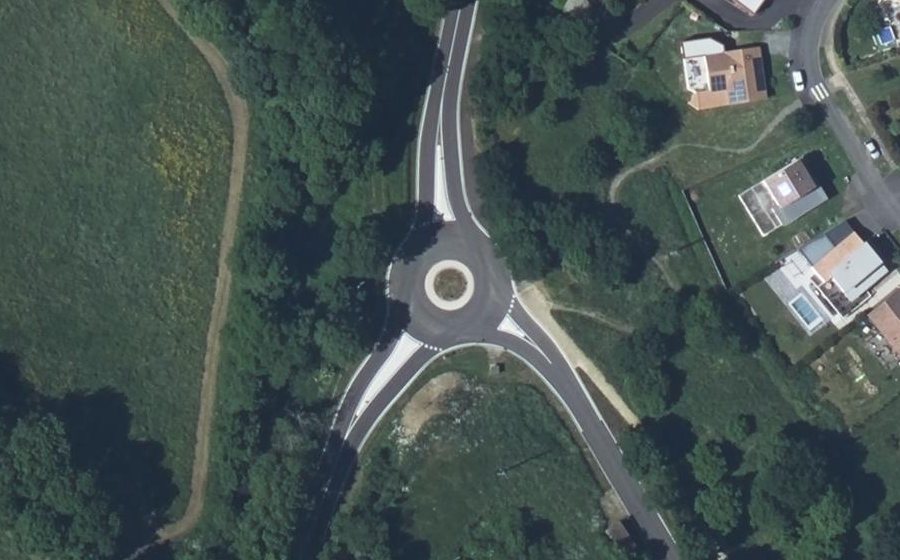 Vue aérienne du Rond-point anonyme n°1318877309