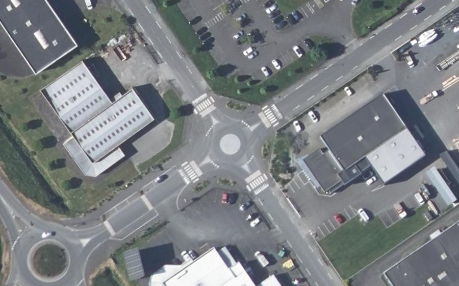 Vue aérienne du Rond-point anonyme n°1318944483