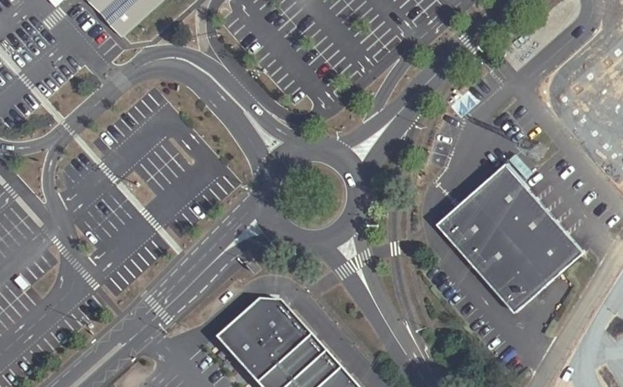 Vue aérienne du Rond-point anonyme n°131912718