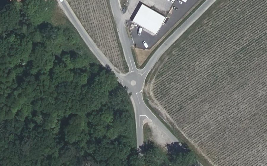 Vue aérienne du Rond-point anonyme n°1319320733