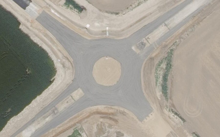 Vue aérienne du Rond-point anonyme n°1319716176