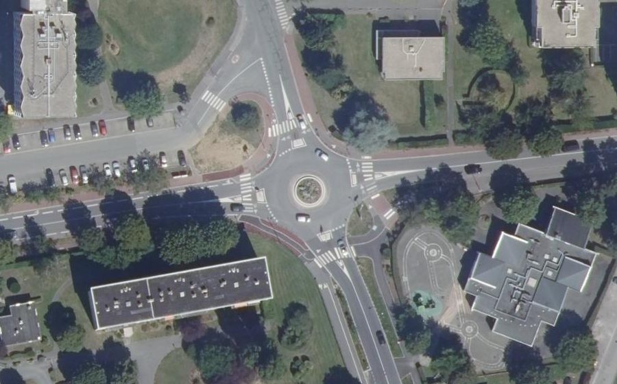 Vue aérienne du Rond-point anonyme n°1319791527