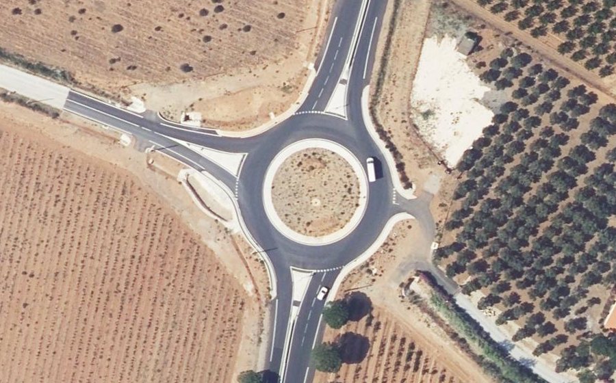 Vue aérienne du Rond-point anonyme n°1320700355