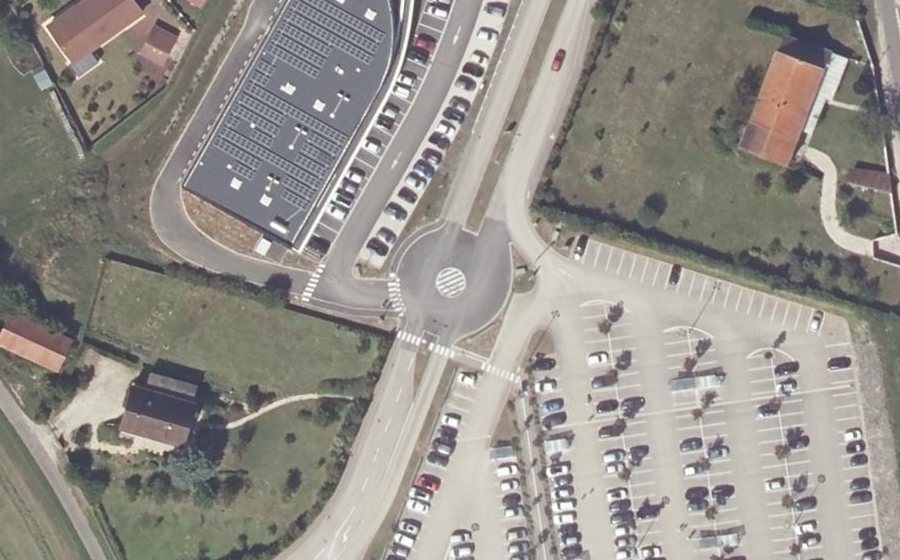Vue aérienne du Rond-point anonyme n°1320745856