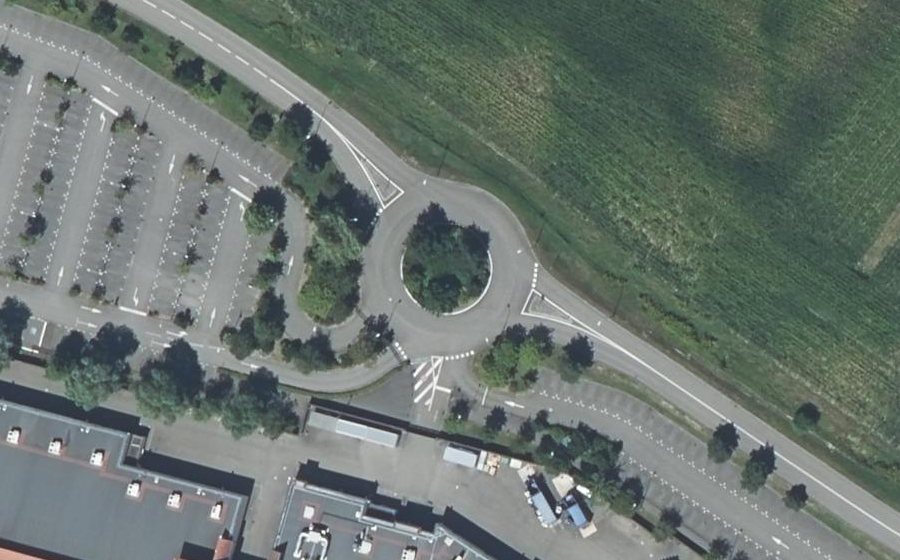 Vue aérienne du Rond-point anonyme n°132120027