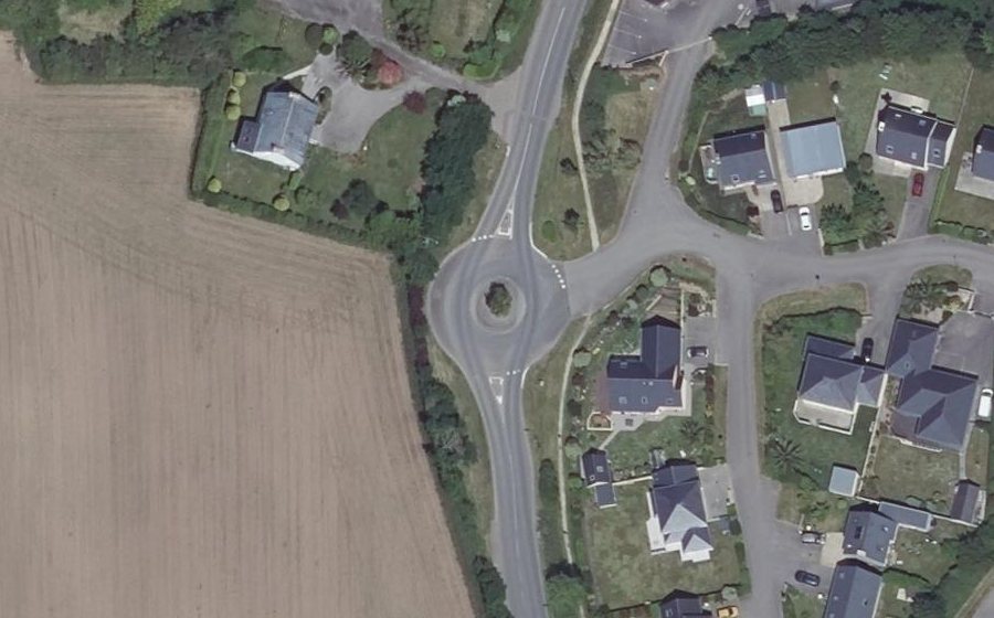 Vue aérienne du Rond-point anonyme n°1321824483