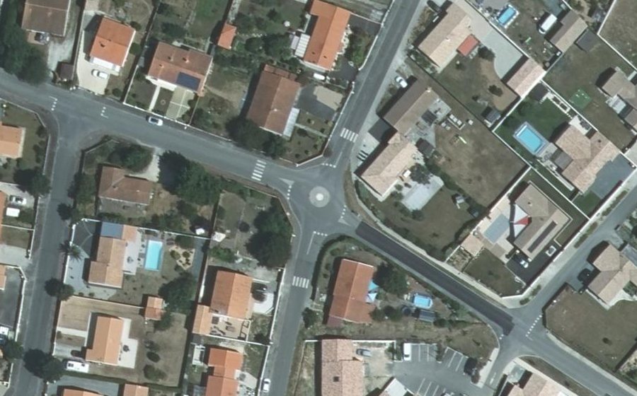 Vue aérienne du Rond-point anonyme n°1321873764
