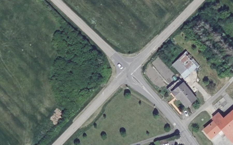 Vue aérienne du Rond-point anonyme n°1321966913