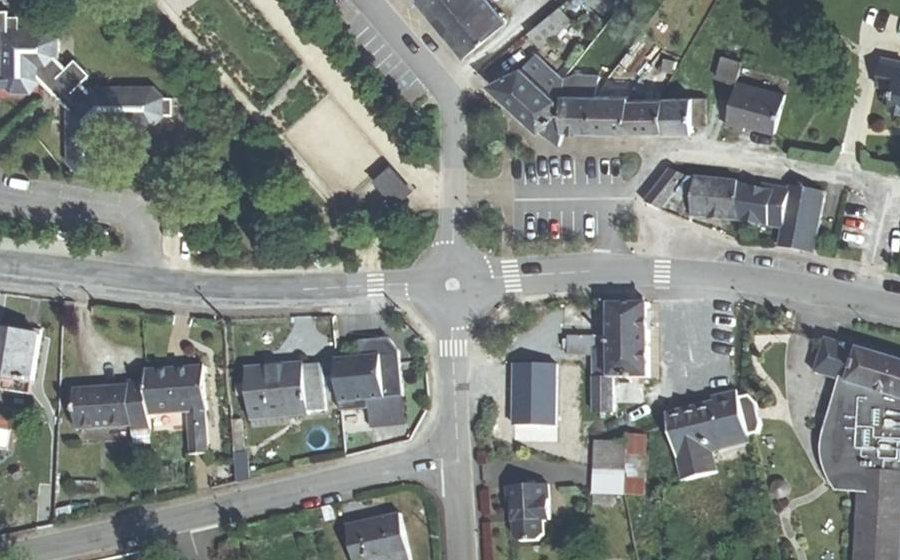 Vue aérienne du Rond-point anonyme n°132239170