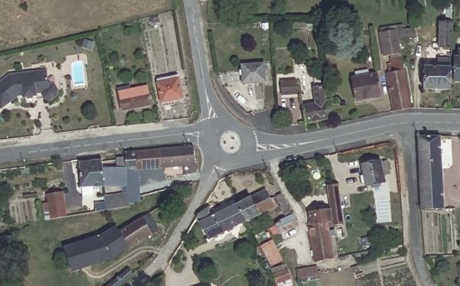 Vue aérienne du Rond-point anonyme n°1322576448