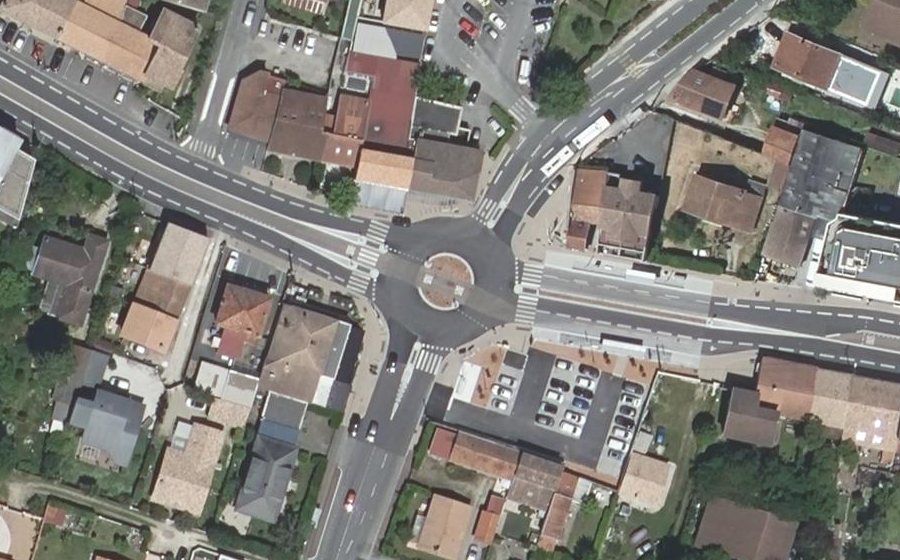 Vue aérienne du Rond-point anonyme n°1323100355