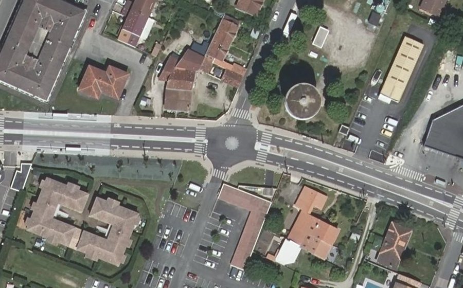 Vue aérienne du Rond-point anonyme n°1323100361