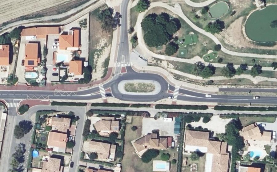 Vue aérienne du Rond-point anonyme n°1323693719