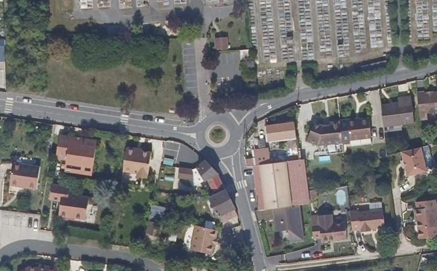 Vue aérienne du Rond-point anonyme n°1323697740