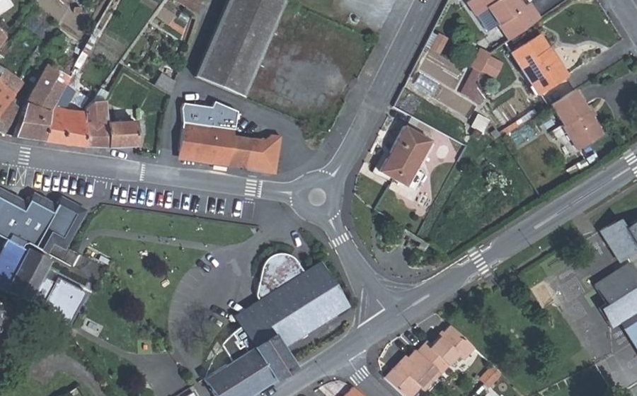 Vue aérienne du Rond-point anonyme n°1324051554