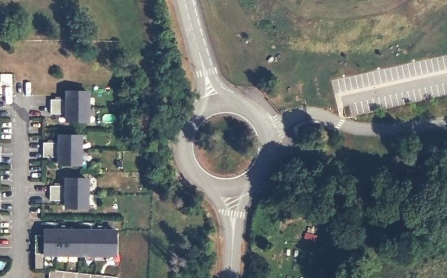Vue aérienne du Rond-point anonyme n°132414365