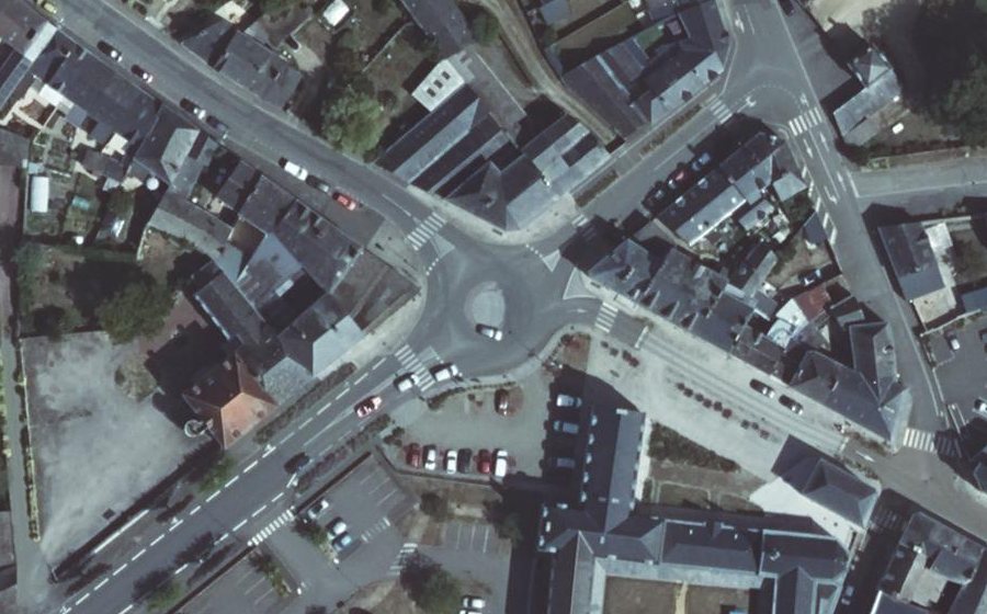 Vue aérienne du Rond-point anonyme n°1324725243