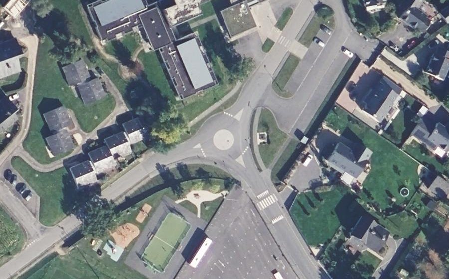 Vue aérienne du Rond-point anonyme n°1324931944