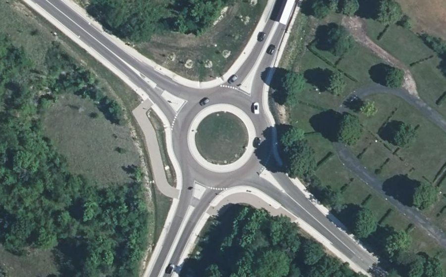 Vue aérienne du Rond-point anonyme n°1324968696