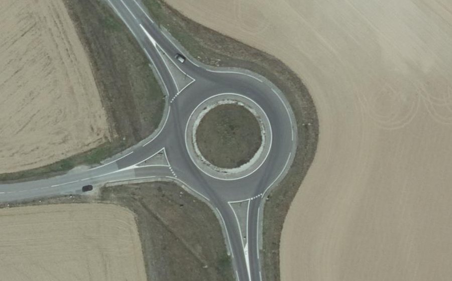 Vue aérienne du Rond-point anonyme n°132525668