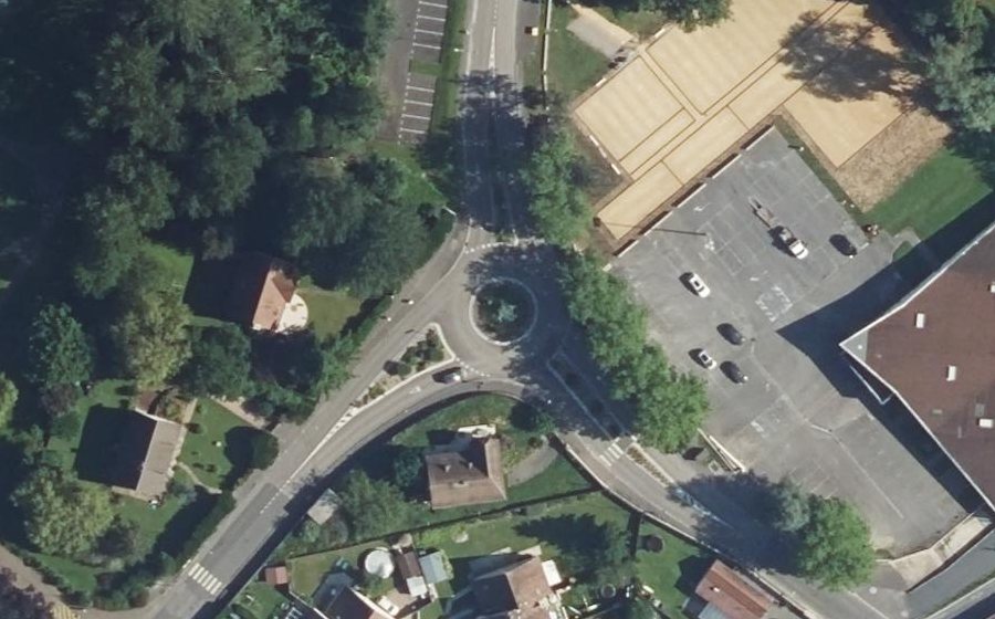 Vue aérienne du Rond-point anonyme n°132534553