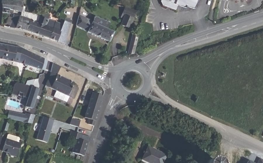 Vue aérienne du Rond-point anonyme n°132546451