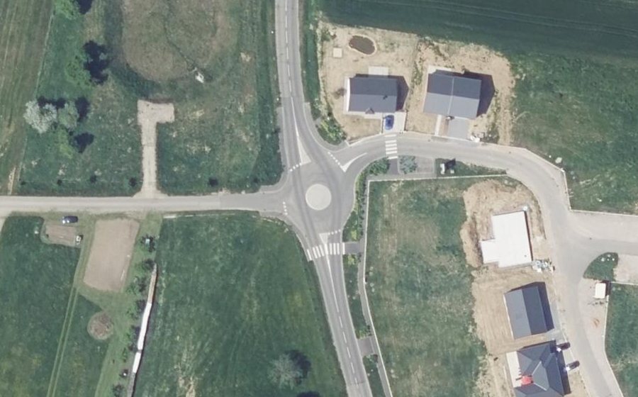 Vue aérienne du Rond-point anonyme n°1325493920