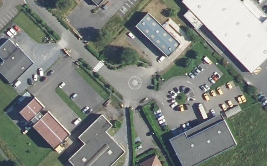 Vue aérienne du Rond-point anonyme n°132550512