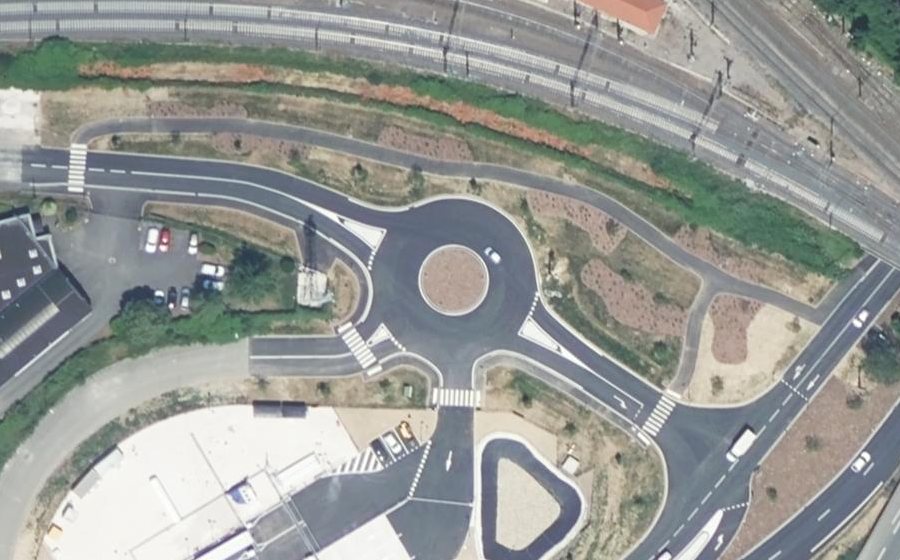 Vue aérienne du Rond-point anonyme n°1325648225
