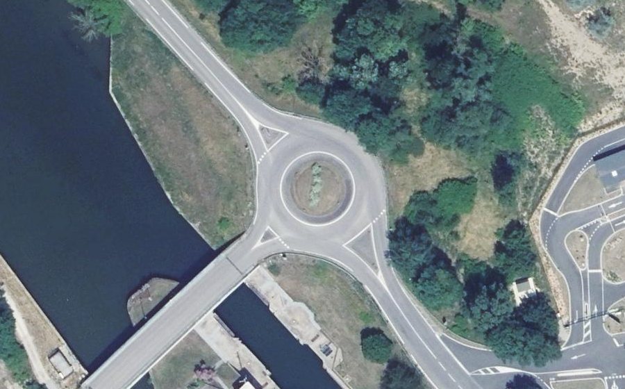 Vue aérienne du Rond-point anonyme n°132612139