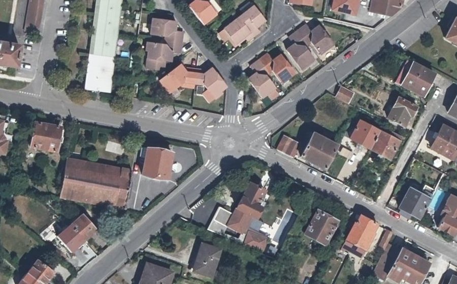 Vue aérienne du Rond-point anonyme n°132614194