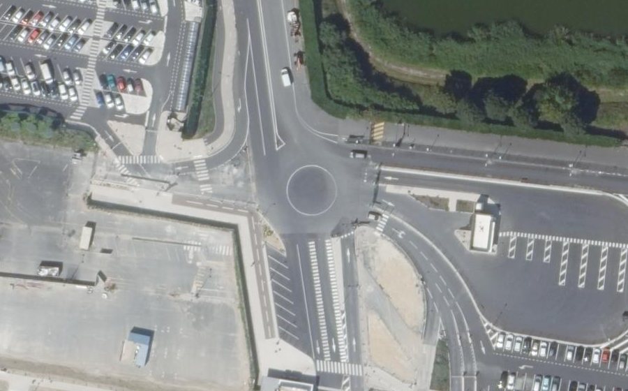 Vue aérienne du Rond-point anonyme n°1326238257